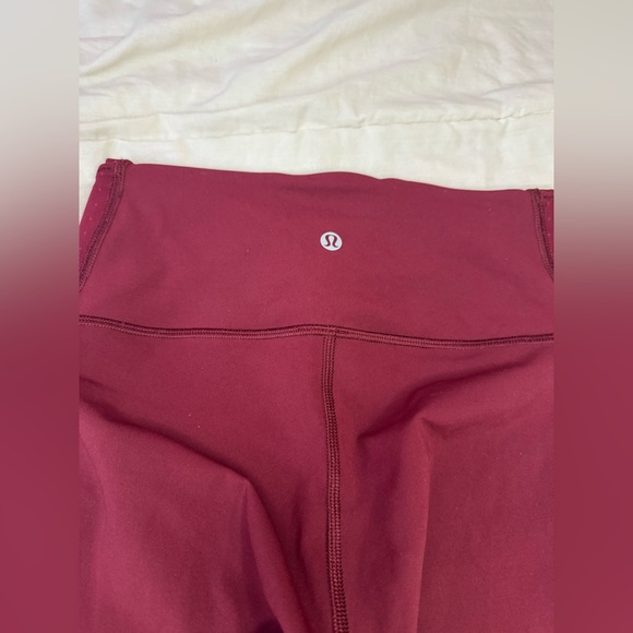 Lululemon leggings size 6 in awesome condition ! - Picture 5 of 12